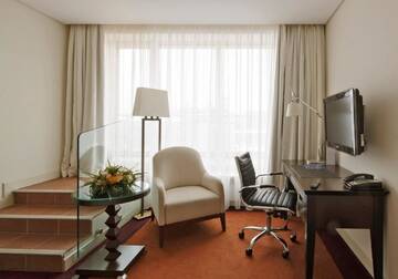 Представительский номер с кроватью размера «king-size» в Гостинице Crowne Plaza Moscow - Третьяковская